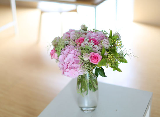 Ways to Freshen Your Home - Flowers improve emotional health(ȭ   ֽϴ)