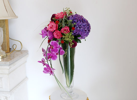 [/ Ϻ]  Art in Flowers - Cascade Vase