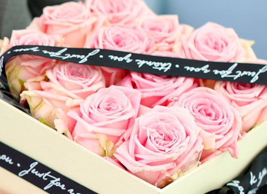 Spring loves Simple pink roses