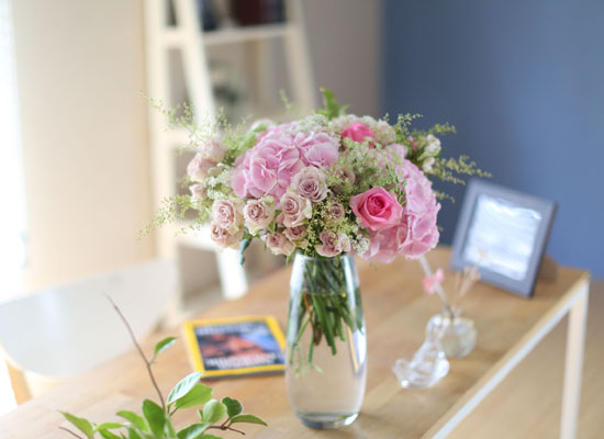 Ways to Freshen Your Home - Flowers improve emotional health(ȭ   ֽϴ)