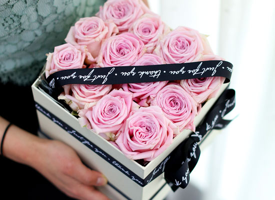 Spring loves Simple pink roses