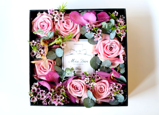 (ֹ)Fragrance with flowers Miss Dior