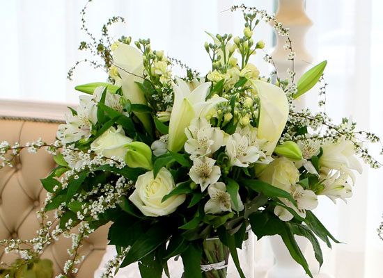 [ fourseasons flower /ɻ] fourseasons NO Mixed white bouquet  ɹ