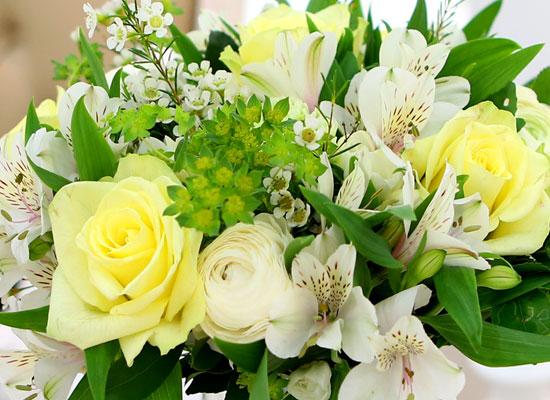 [ fourseasons flower /ɻ] fourseasons NO Pastel yellow bouquet  ɹ