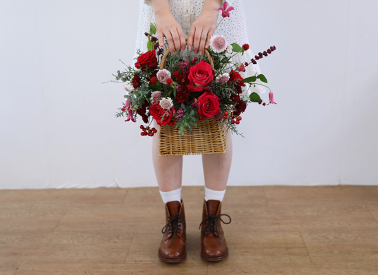 Merry Ruby Basket Bouquet  ɹ