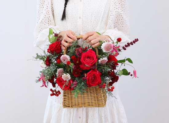 Merry Ruby Basket Bouquet  ɹ