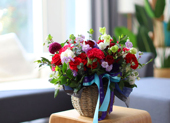 전국으로 꽃 보내세요 - 풍성한 레드 꽃바구니 꽃집 꽃배달