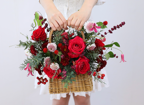 Merry Ruby Basket Bouquet  ɹ