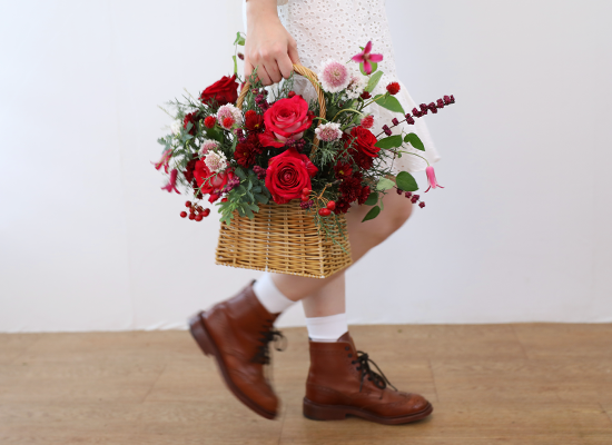 Merry Ruby Basket Bouquet  ɹ