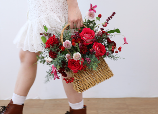 Merry Ruby Basket Bouquet  ɹ