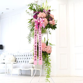 결혼식을 빛내주는 품격있는 오브제 축하화환 - 더욱더 행복하세요 꽃배달 꽃집