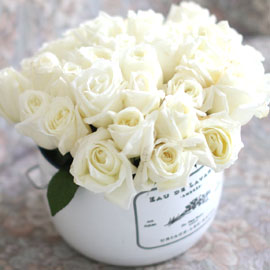 Invaluable white day - white rose (흰색플라워박스로 변경됨) 꽃배달 꽃집