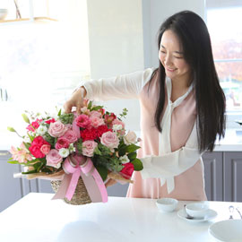 전국으로 꽃 보내세요 - 풍성한 핑크 꽃바구니 꽃배달 꽃집