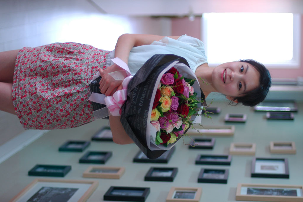 []All that rose - I Know a Girl