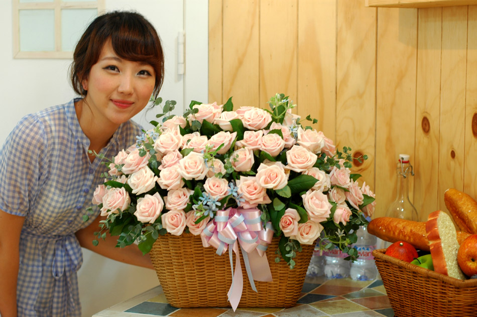 [] [100]The Roses Bloom -  ׳࿡