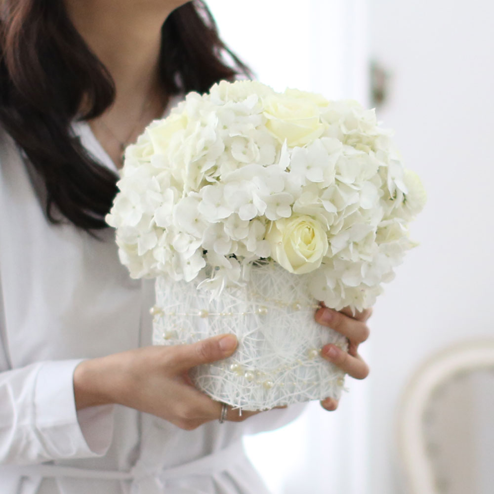 Invaluable white day -  ӿ    ɹ