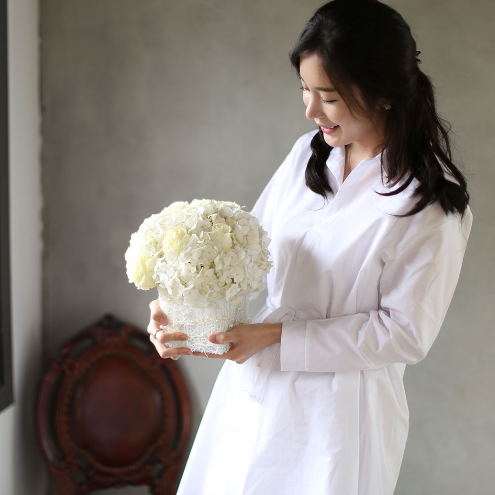 Invaluable white day -  ӿ    ɹ