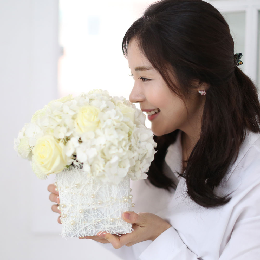 Invaluable white day -  ӿ    ɹ