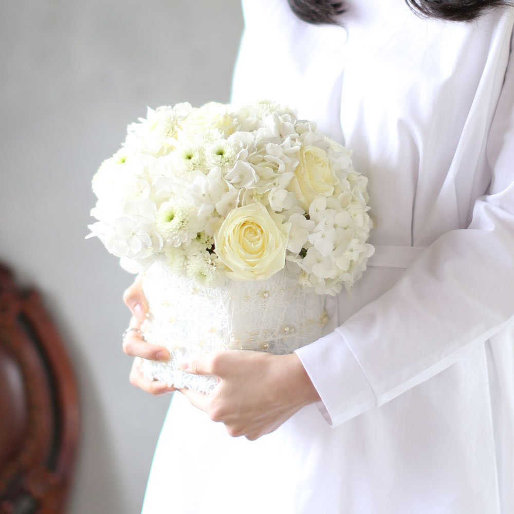 Invaluable white day -  ӿ    ɹ