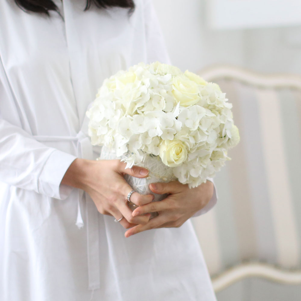 Invaluable white day -  ӿ    ɹ