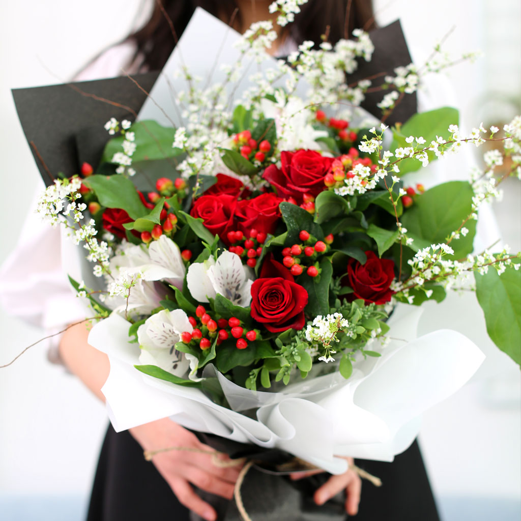 Spring loves Spring red roses