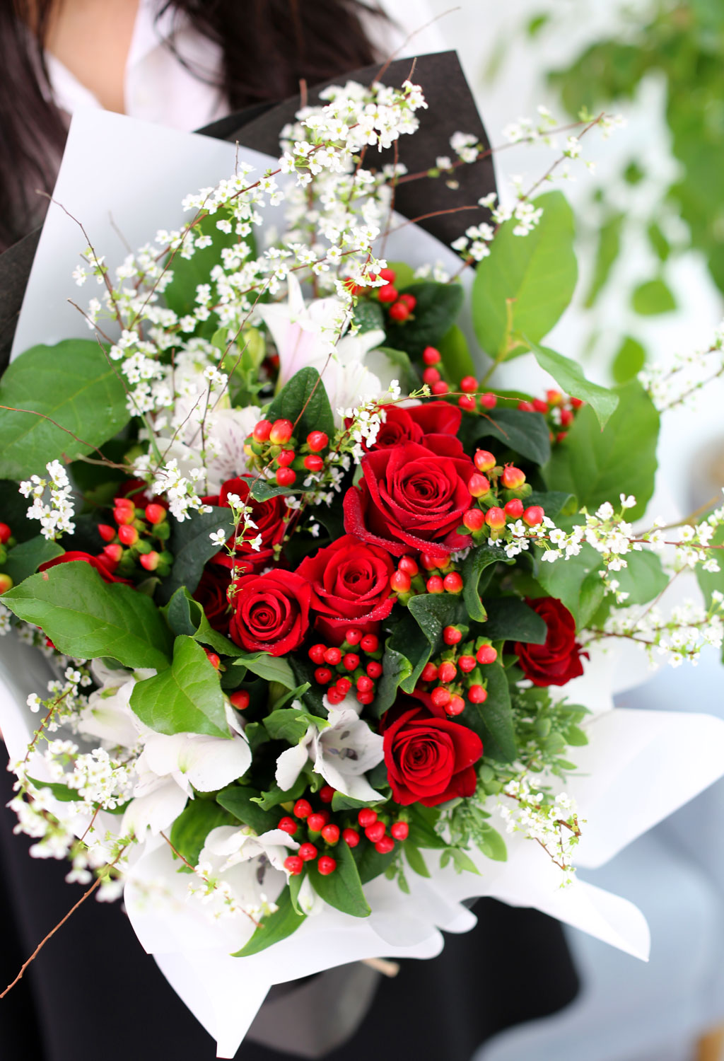 Spring loves Spring red roses