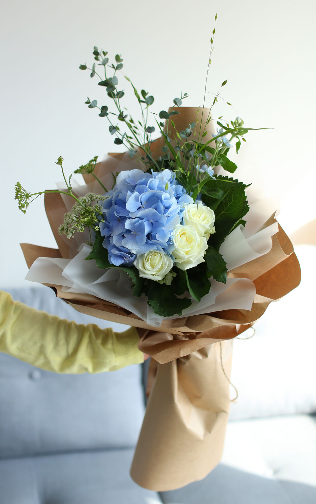 [/ǹ] Blue and white