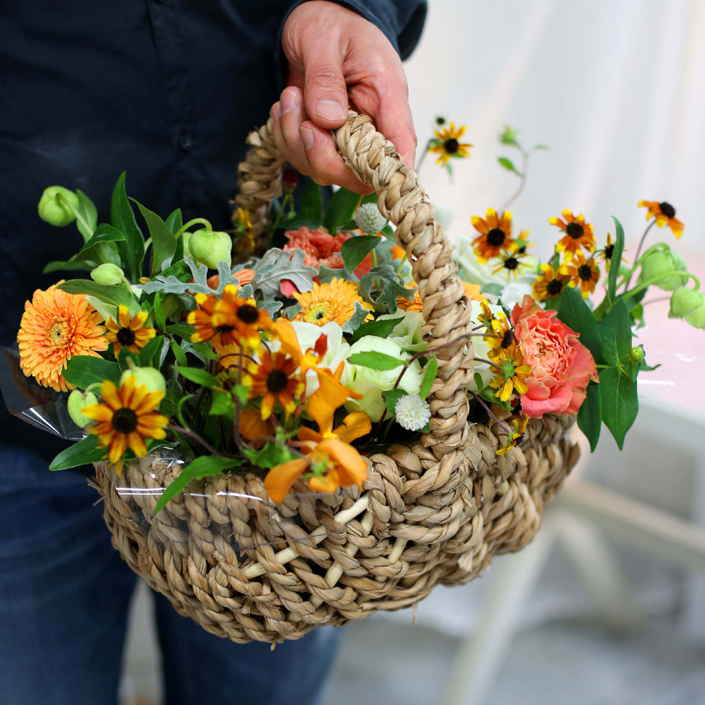 Fall in love - with people's smiles  ɹ