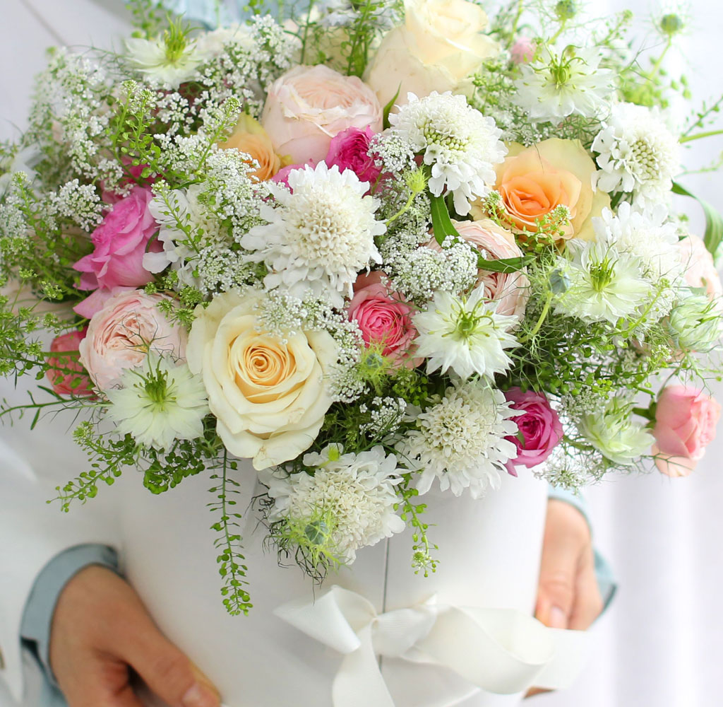 [,]  From a fairy tale snow white  ɹ