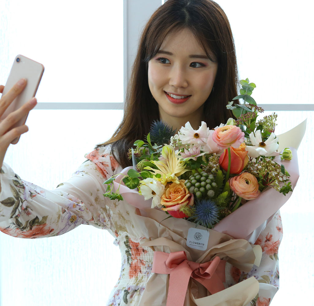 [ ǹ]Spring & sweet  M-a-r-c-h  ɹ