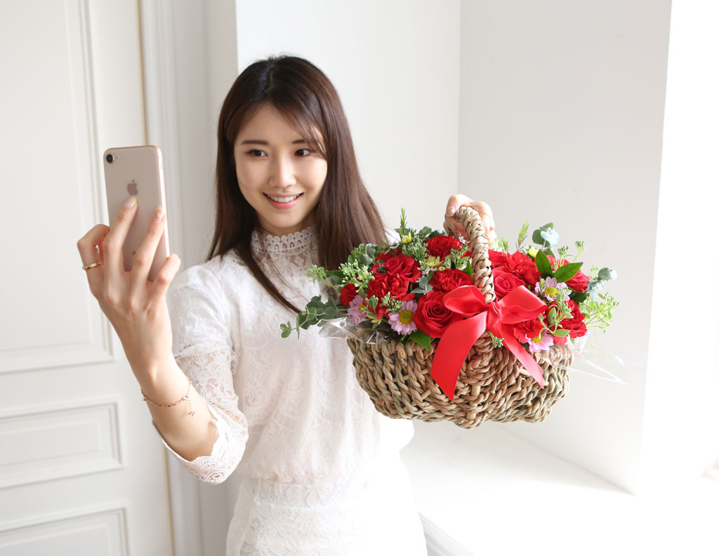 {} Feel my heart  ɹ