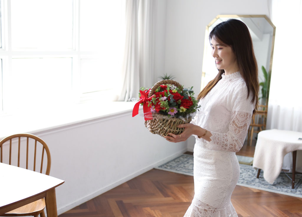 {} Feel my heart  ɹ