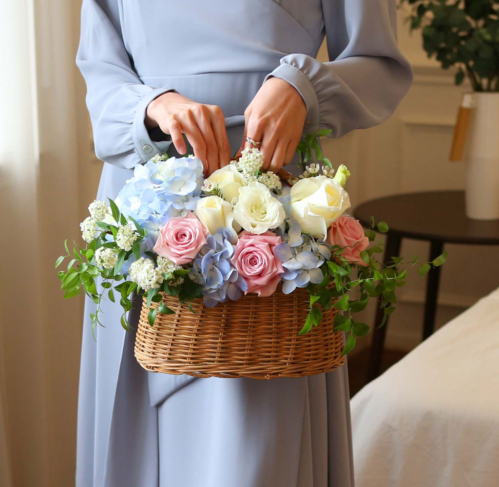 [/ ]First Love - ù   ɹ