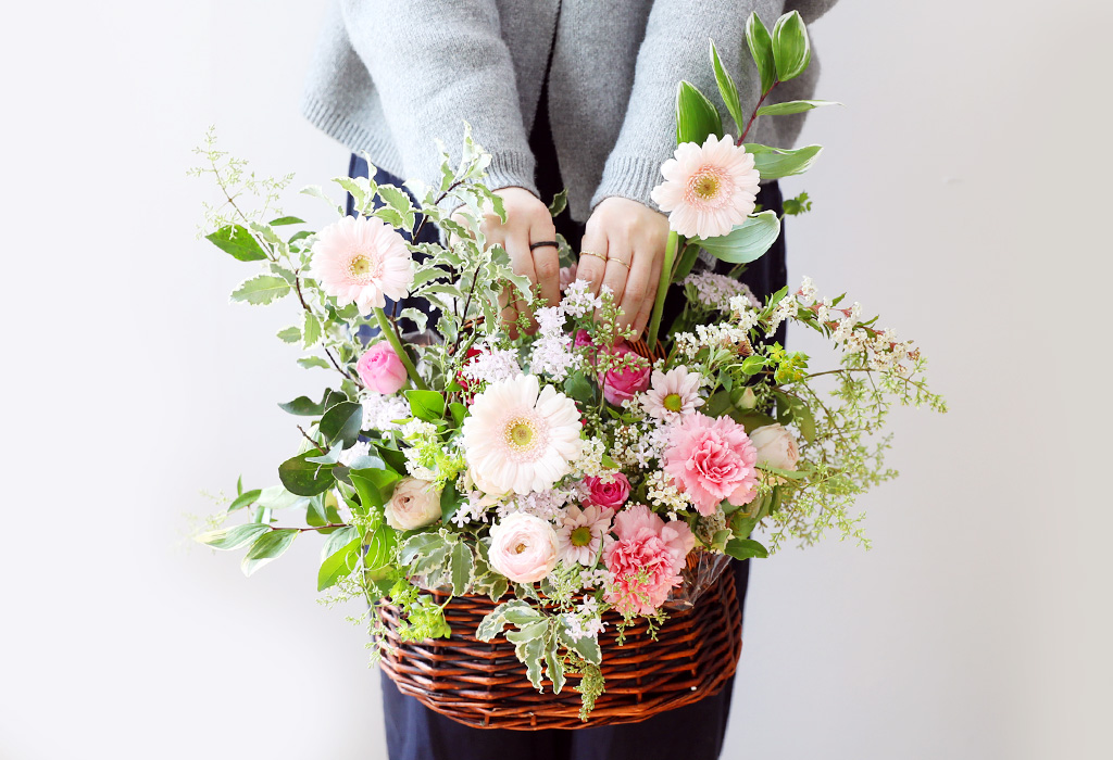 [ʺ ʿ ] - Picnic in the pink garden  ɹ