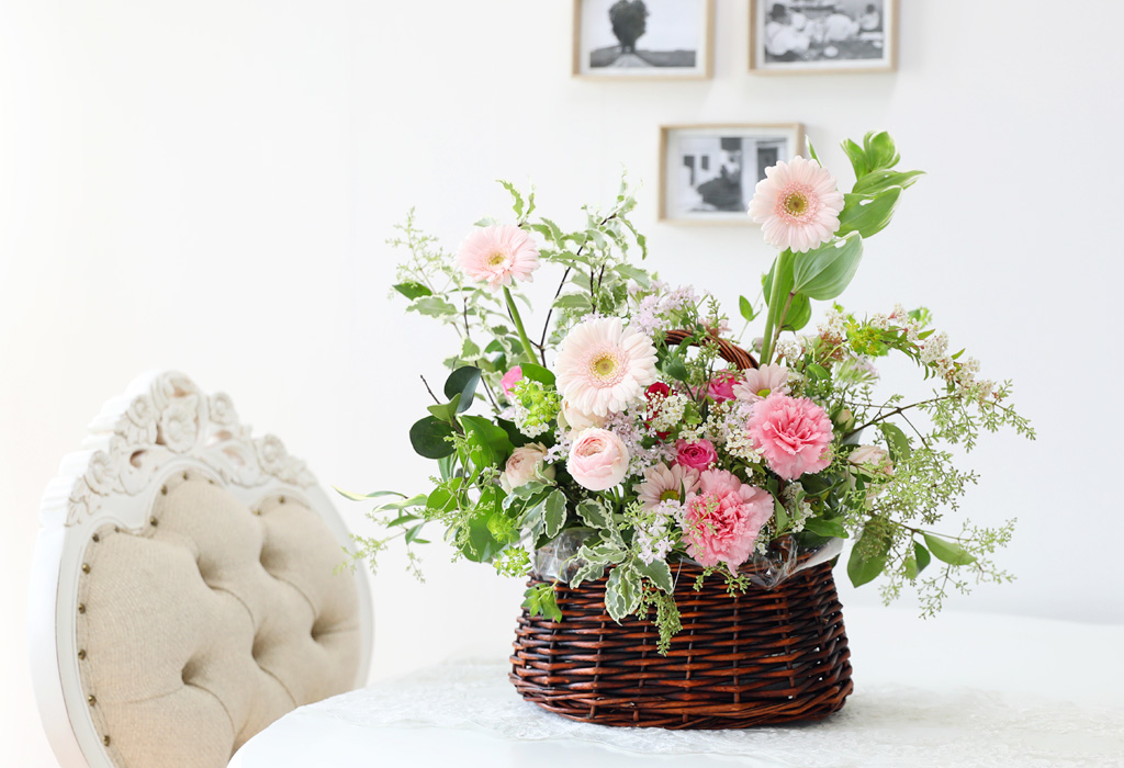 [ʺ ʿ ] - Picnic in the pink garden  ɹ