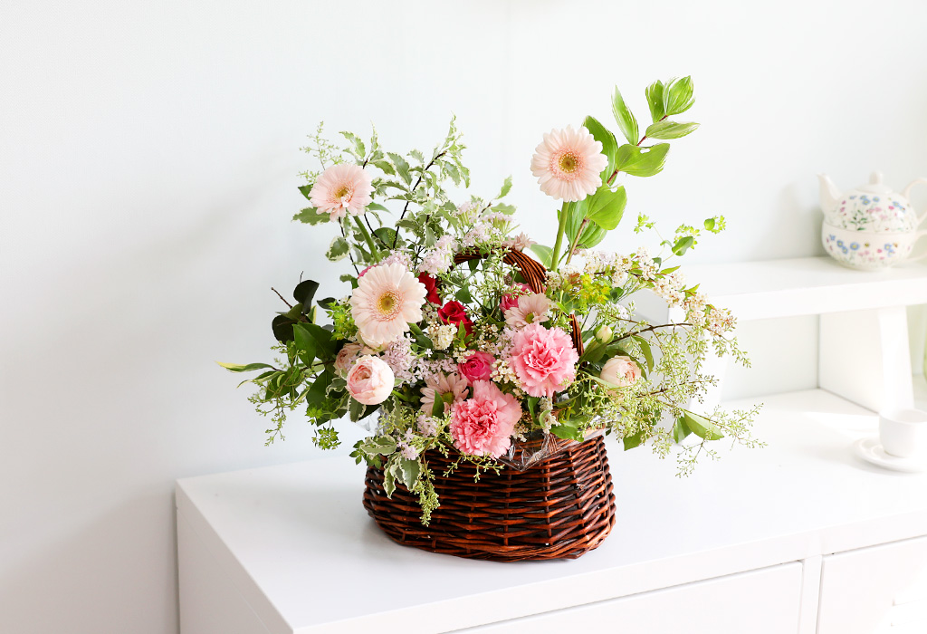 [ʺ ʿ ] - Picnic in the pink garden  ɹ