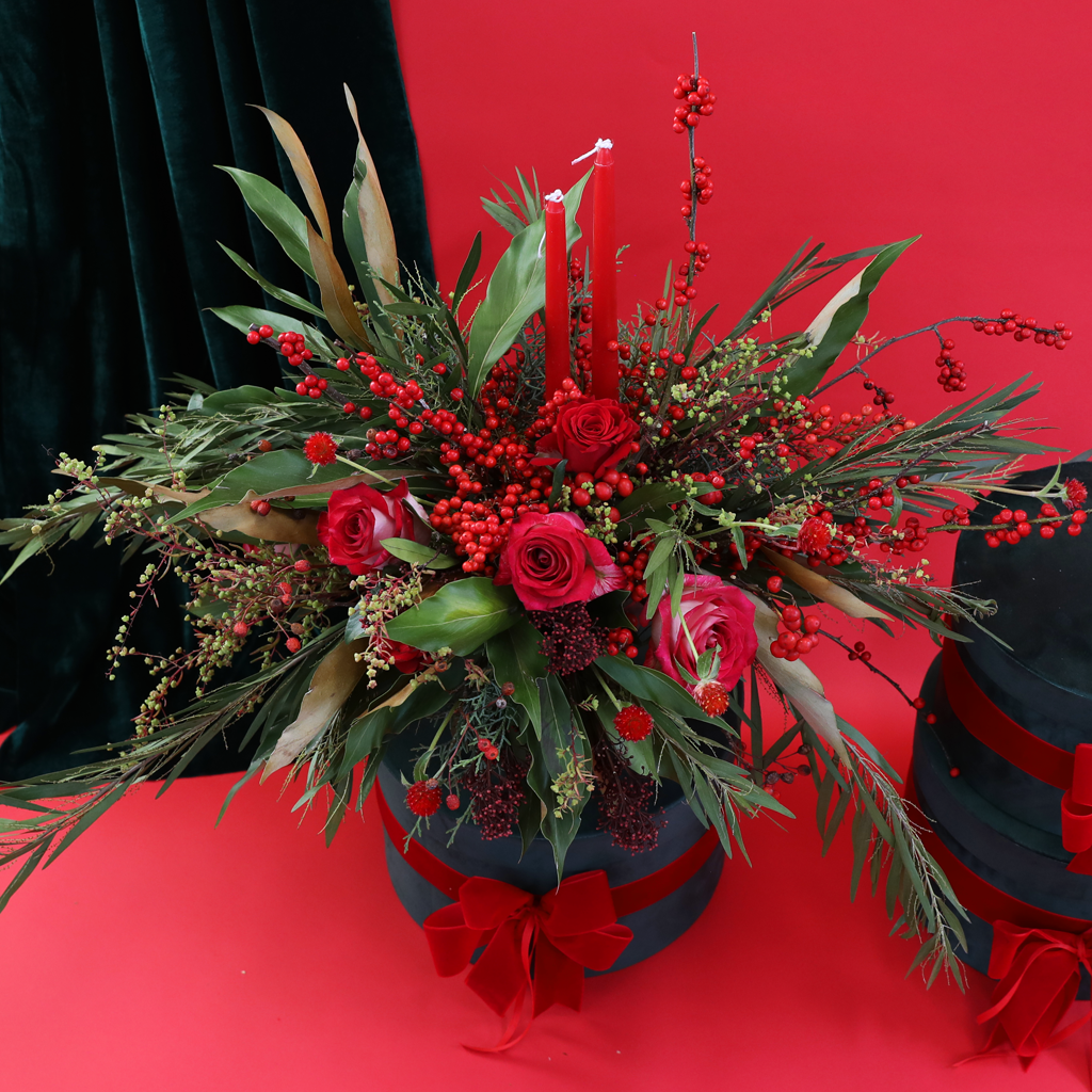 Scarlet Candle Centerpiece  ɹ