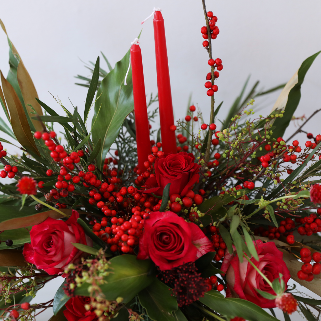 Scarlet Candle Centerpiece  ɹ