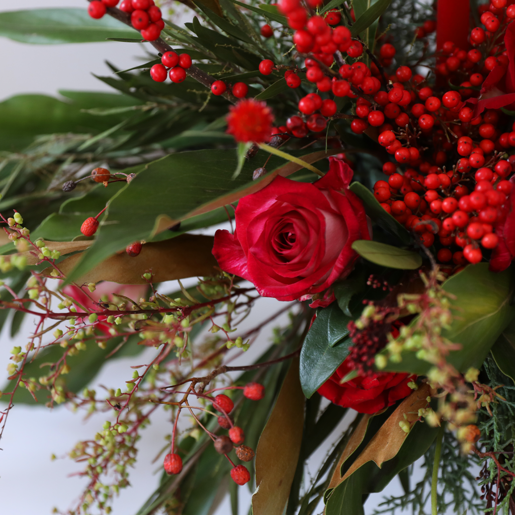 Scarlet Candle Centerpiece  ɹ