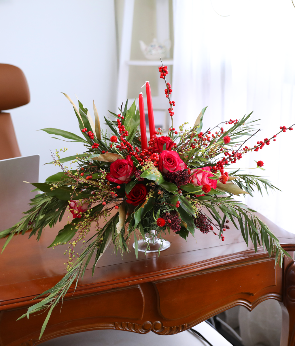 Scarlet Candle Centerpiece  ɹ