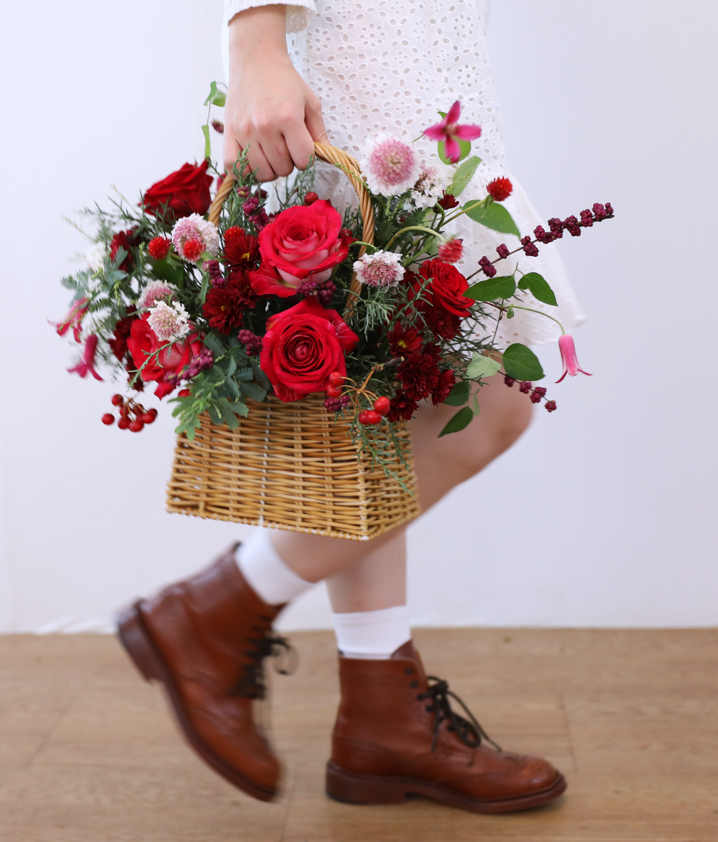 Merry Ruby Basket Bouquet  ɹ