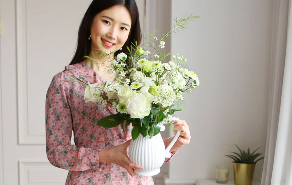 White Glass Vase ²ÉÁý ²É¹è´Þ