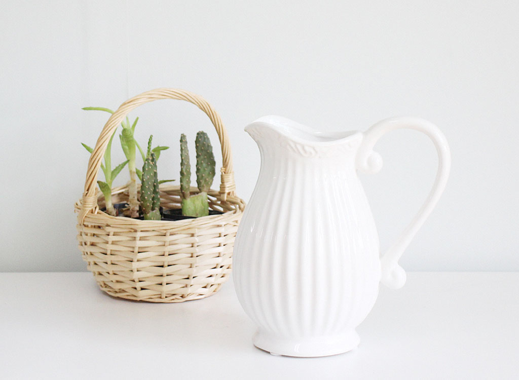 White Glass Vase ²ÉÁý ²É¹è´Þ