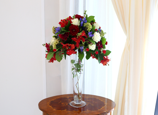 [/ Ϻ]  Art in Flowers - Crescent Vase  ɹ