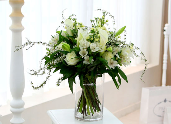 [ fourseasons flower /ɻ] fourseasons NO Mixed white bouquet  ɹ