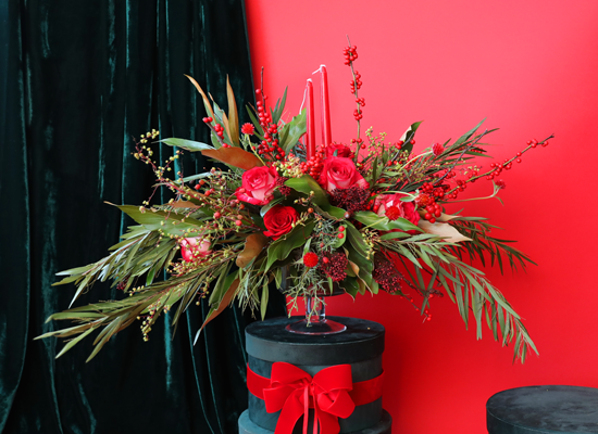 Scarlet Candle Centerpiece  ɹ