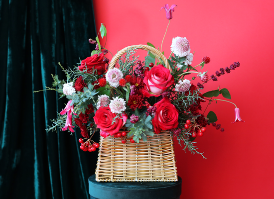Merry Ruby Basket Bouquet  ɹ