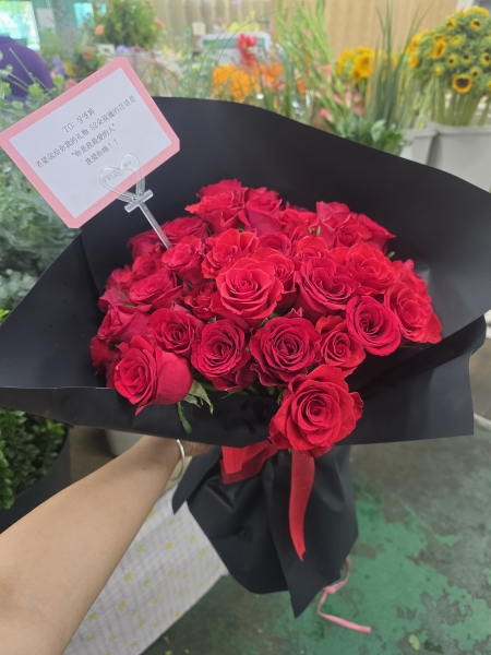 Only red roses ɹ  