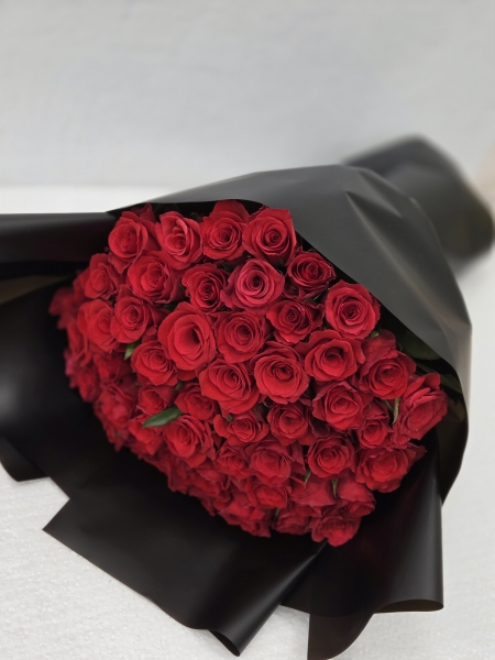 Only red roses ɹ  