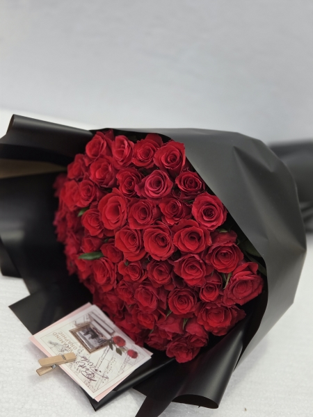 Only red roses ɹ  